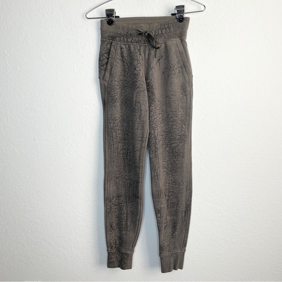Lululemon Warm Down Jogger Thread Dye Rover Black 7/8 Length Size 0 - Picture 2 of 12